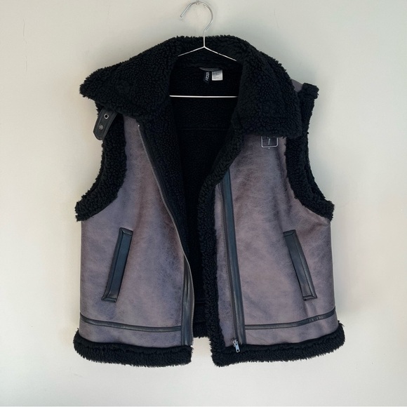H&M Teddy Fleece-Lined Black Vest - Picture 8 of 15